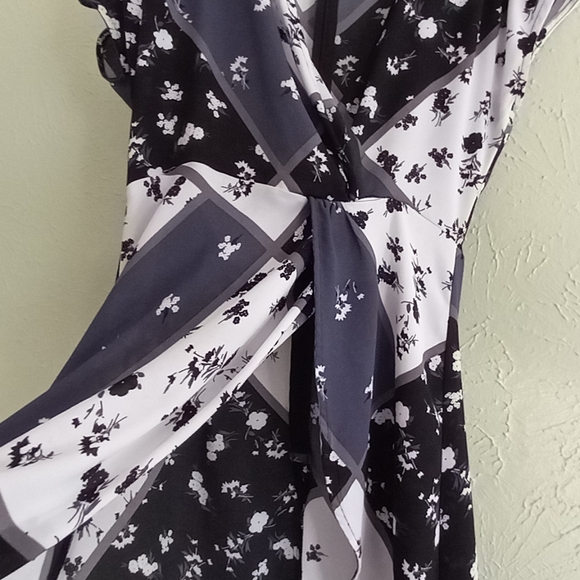 Soho new york&company jeans, floral dress - Picture 4 of 11